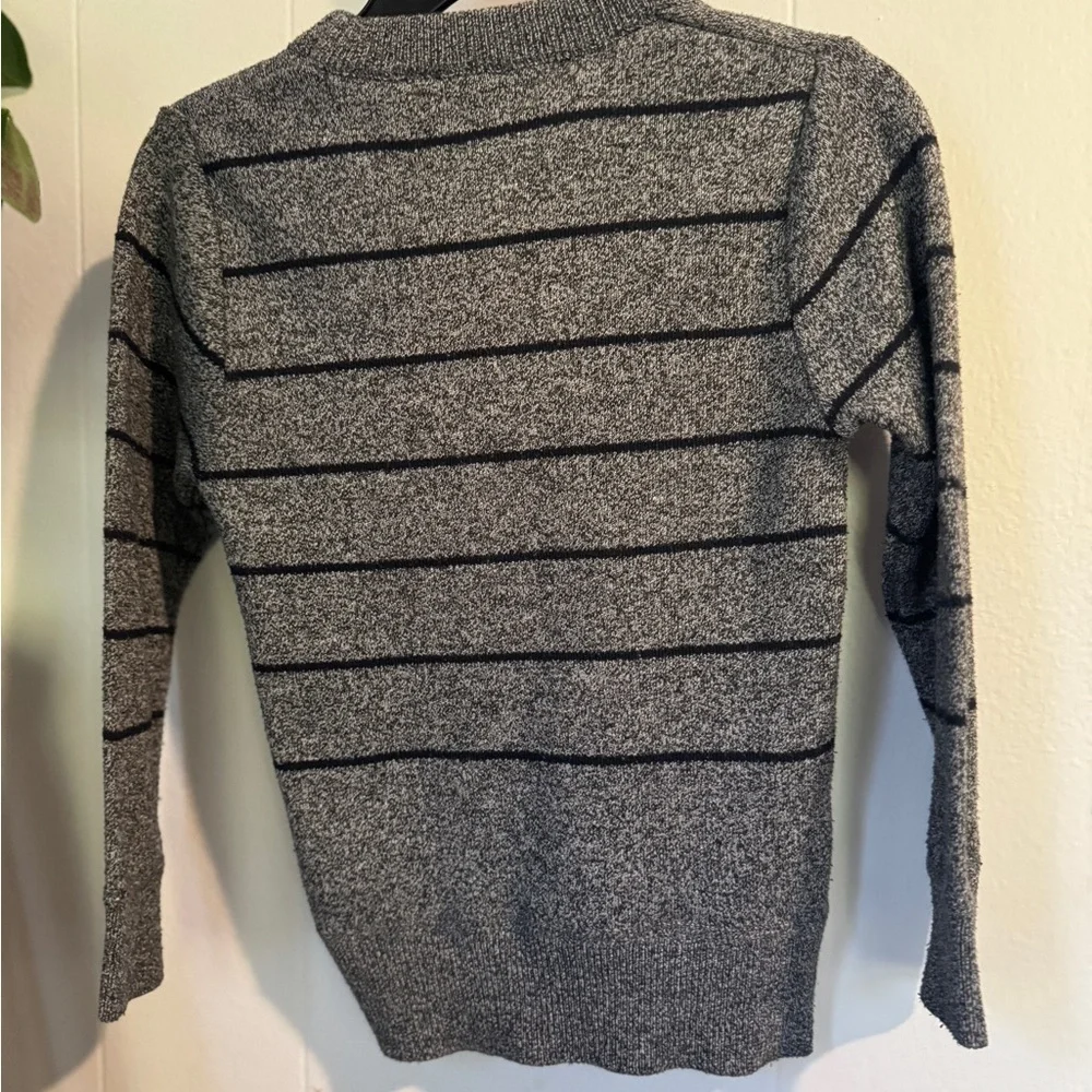 🐨Gray Striped Sweater | Size 3T 🖤🤍 - Picture 4 of 4